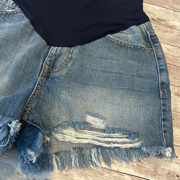 Pinkblush Full Belly Panel Distressed Raw Chewed
Hem Denim Maternity Jean Shorts - Picture 7 of 11
